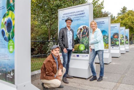 Projektleiter Manfred Pendl (vorne)
Abteilungsleiterin der Stadt Wien Umweltschutz Ing.in Dr.in Karin Büchl Krammerstätter
Stellvertretender Abteilungsleiter Ing. Wolfgang Khutter Projektleiter Manfred Pendl (vorne)
Abteilungsleiterin der Stadt Wien Umweltschutz Ing.in Dr.in Karin Büchl Krammerstätter
Stellvertretender Abteilungsleiter Ing. Wolfgang Khutter